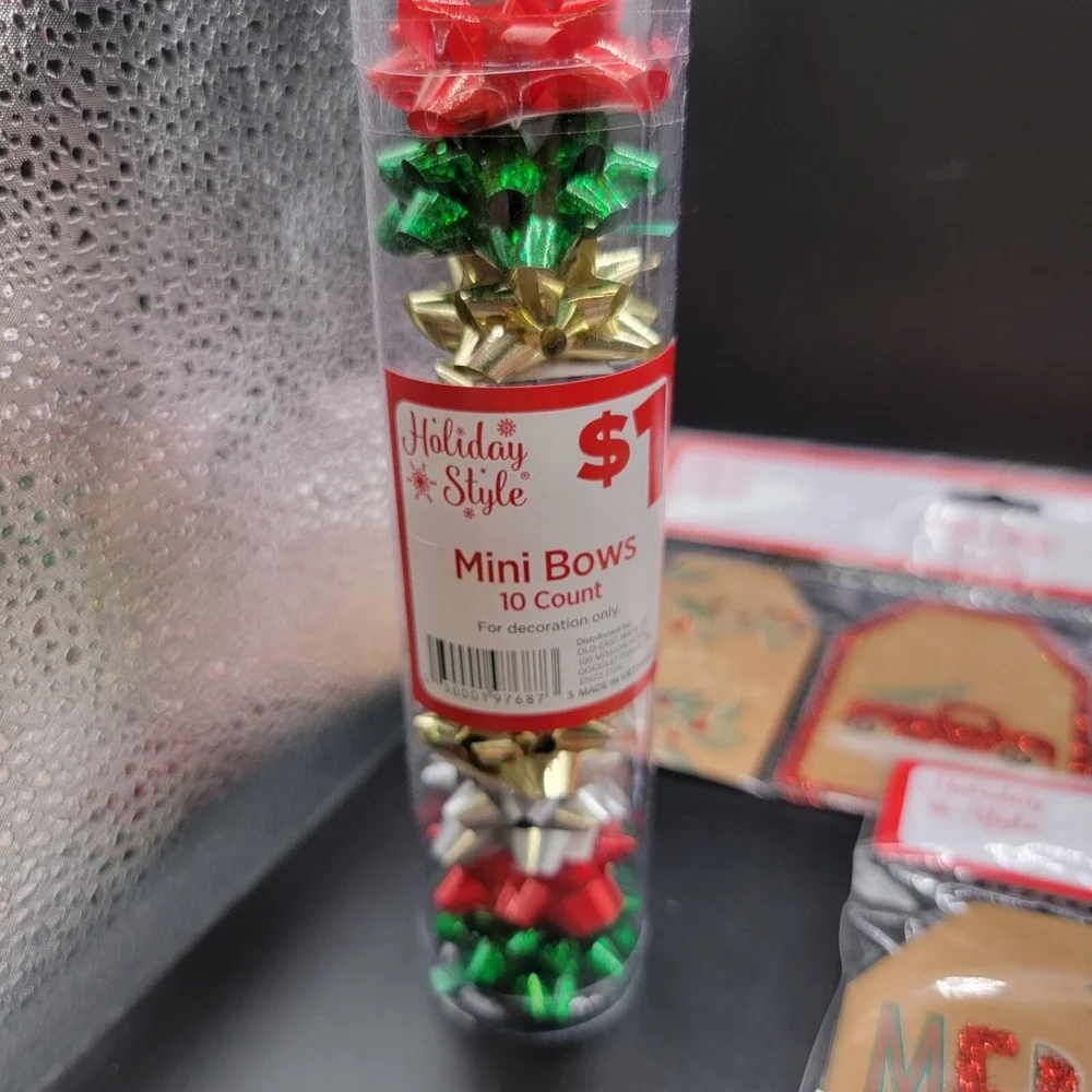Holiday‎ Style Gift Tags And Bows